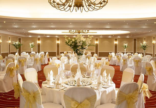 Marriott Hotel Portsmouth Christmas Party PO6, private dining with yellow ribbon