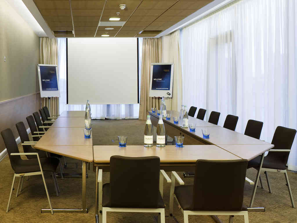 Novotel Paddington Venue Hire W2, classroom set up in a meeting room